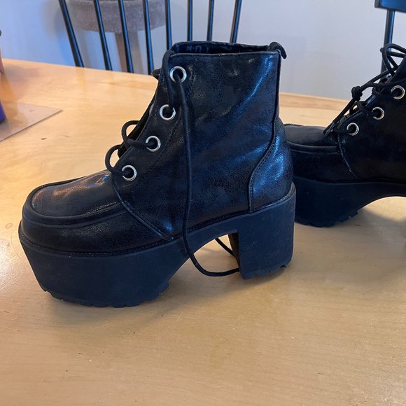 TUK Distressed Ankle Nosebleed Platforms, NWT, Size 8 - Picture 1 of 2